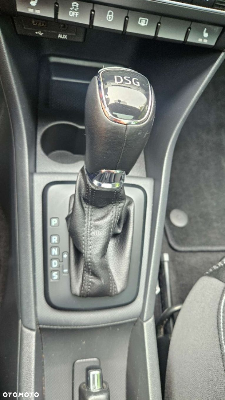 Skoda RAPID Spaceback 1.4 TSI DSG Edition - 25