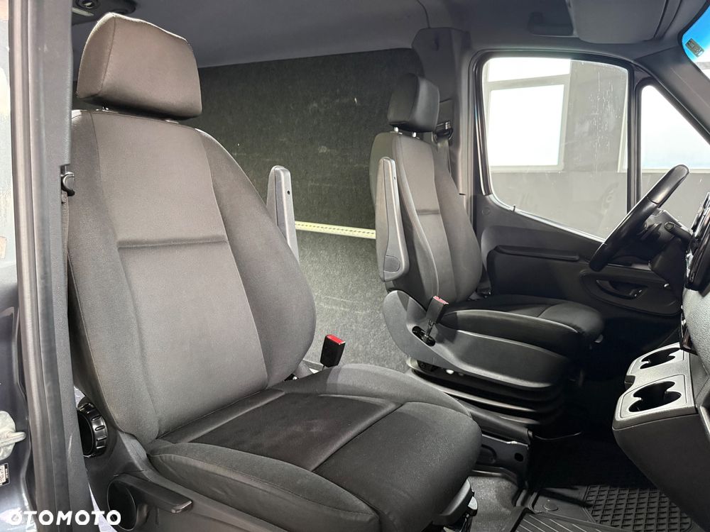Mercedes-Benz Sprinter - 20