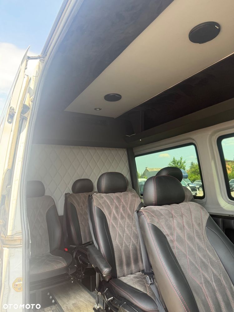 Mercedes-Benz Sprinter - 11