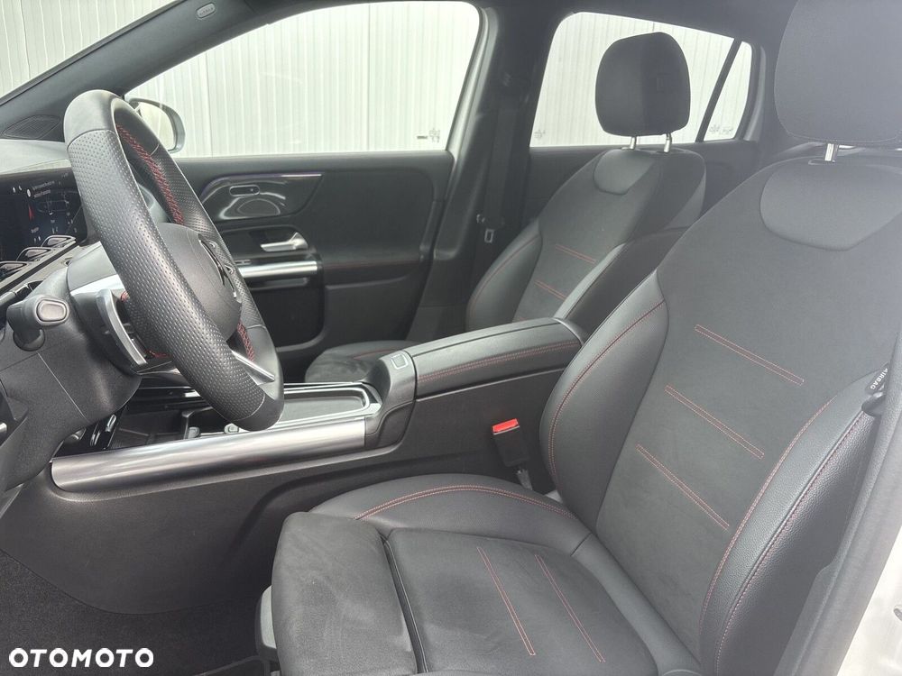 Mercedes-Benz GLA - 14
