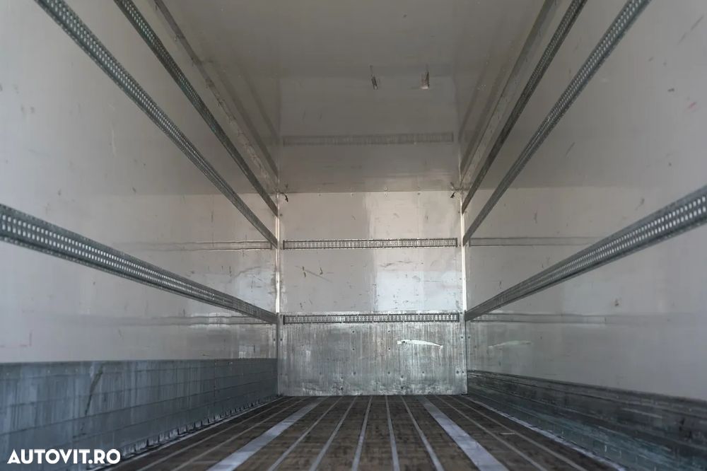 Fruehauf TROUILLET / CONTAINER / COFFER / DOUĂ AXE SAF / PODEA FOARTE REZISTENTĂ: ȘIMBĂTĂ / SAF / 2022 - 20