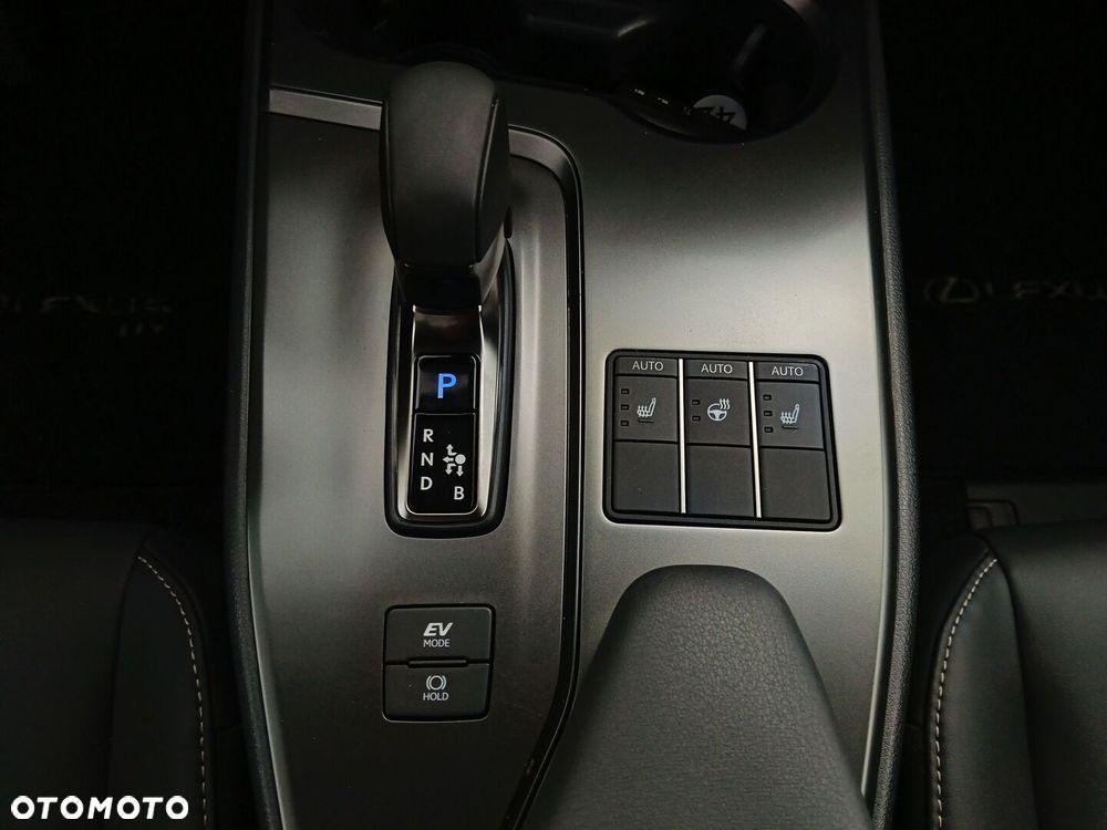Lexus UX 300h F Sport Design - 15
