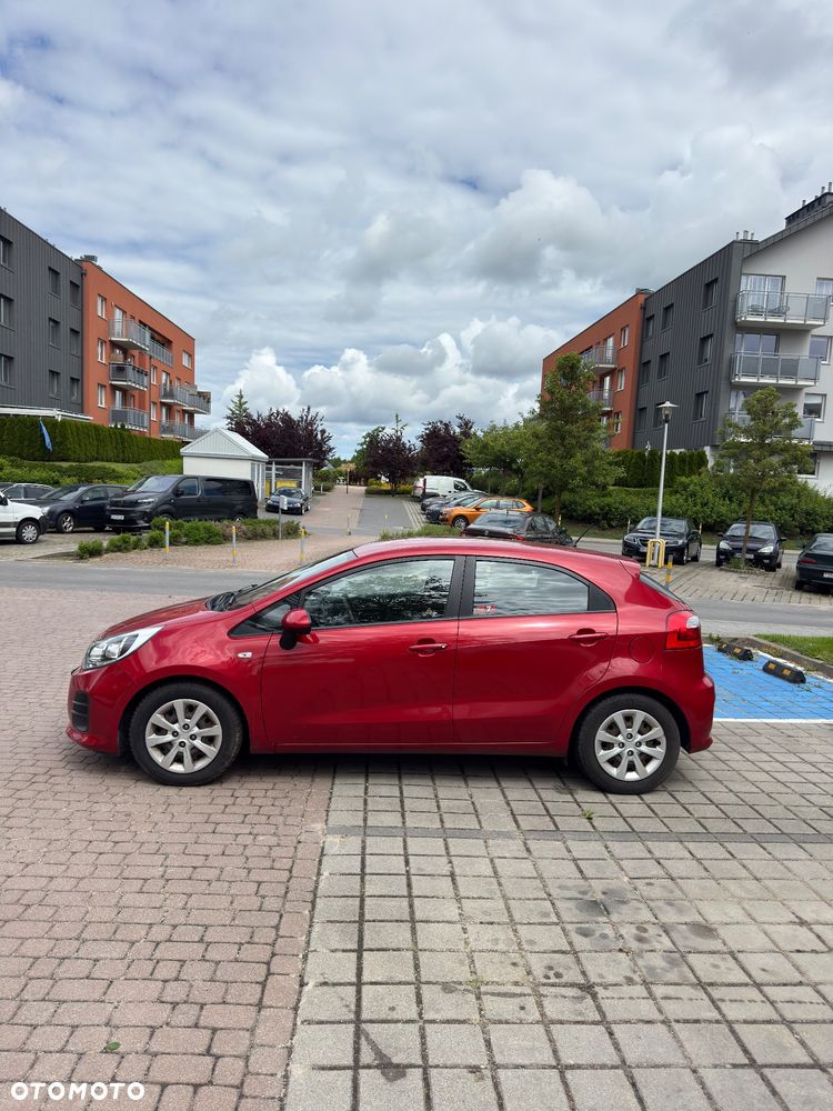 Kia Rio 1.2 L - 11