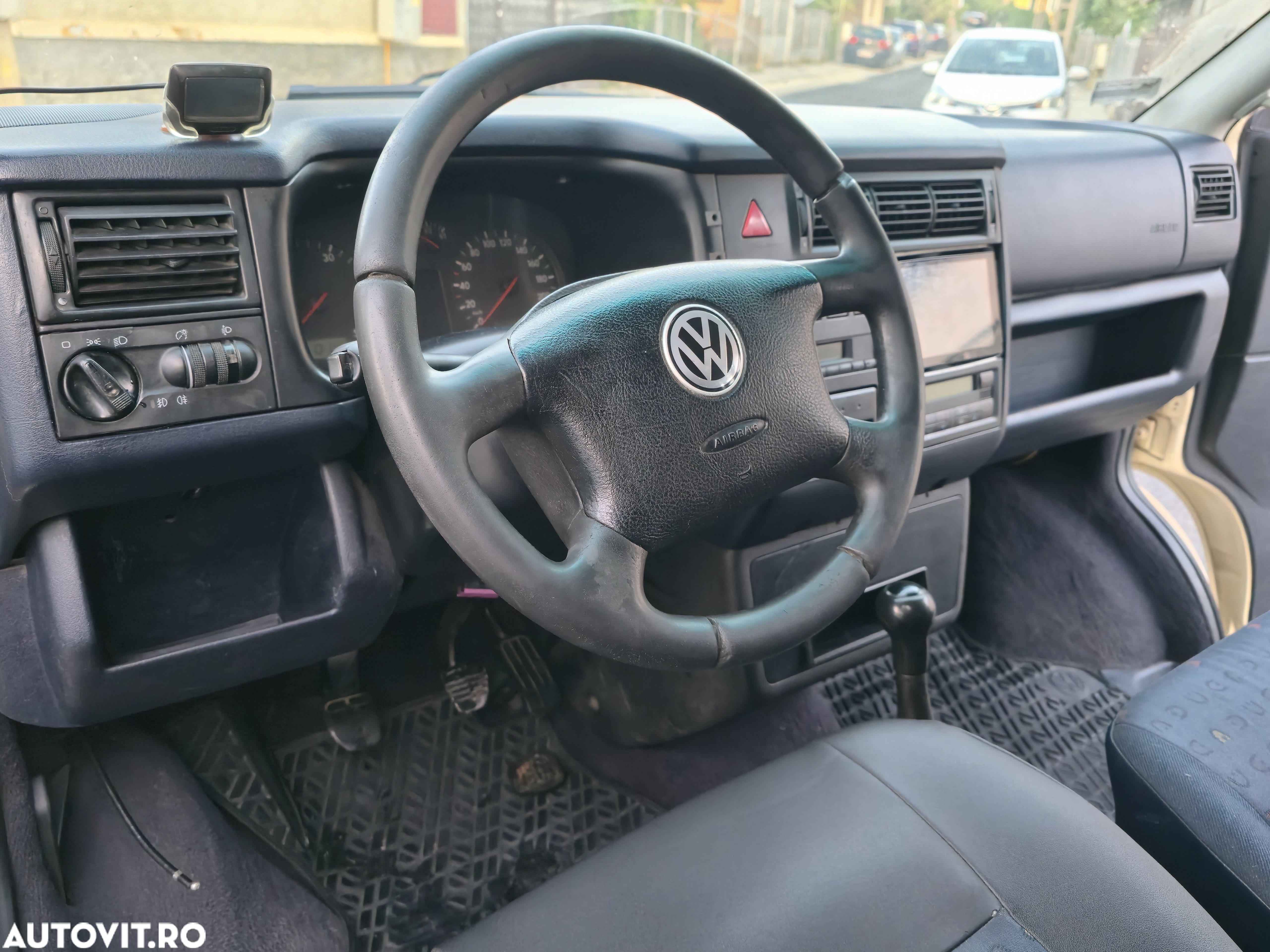 Volkswagen Caravelle - 10