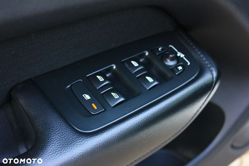 Volvo XC 60 D4 Momentum Pro - 33