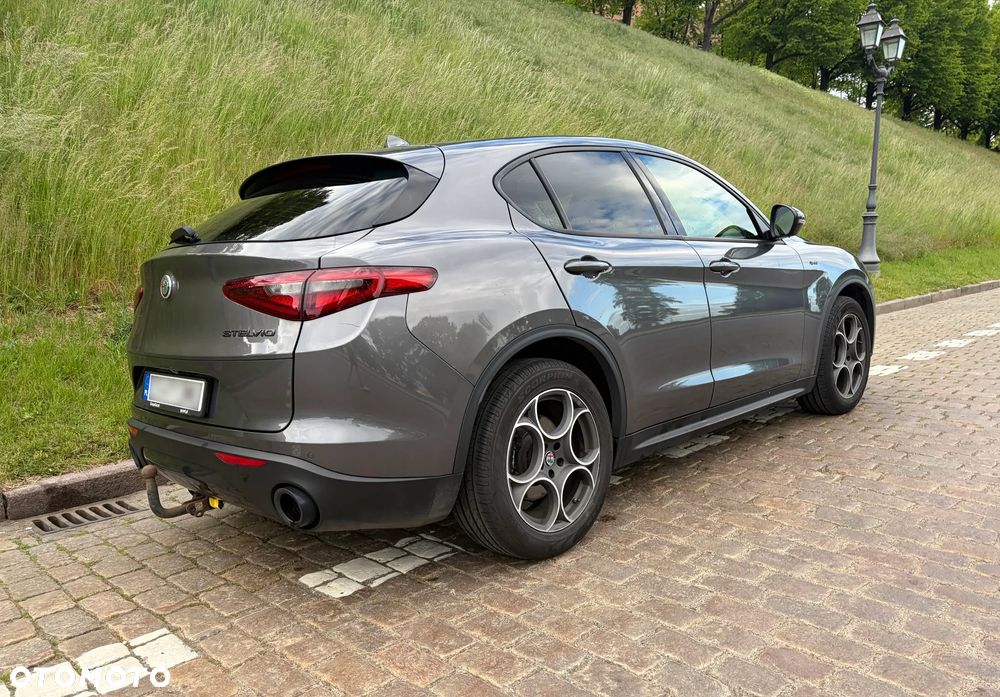 Alfa Romeo Stelvio 2.0 Turbo Sprint Q4 - 11