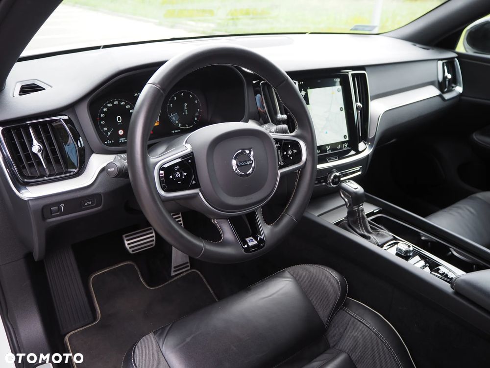 Volvo V60 T4 R-Design - 13