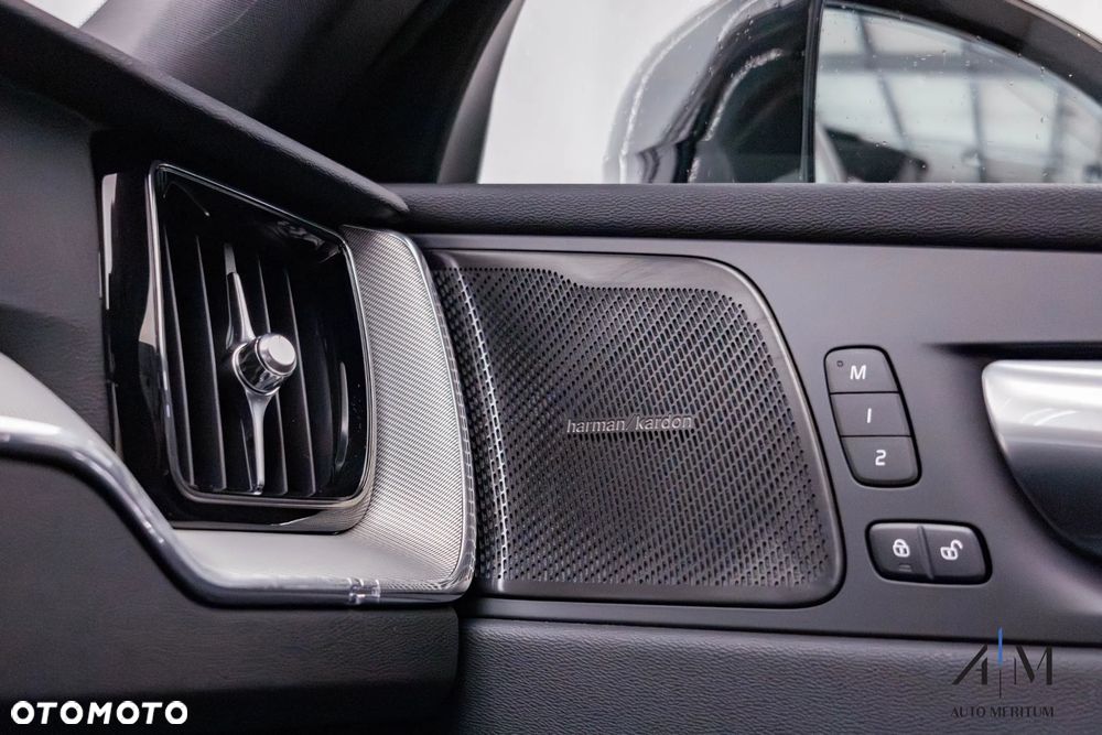 Volvo XC 60 B4 D AWD Plus Dark - 16