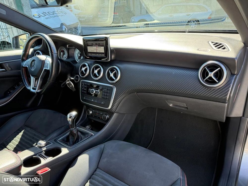 Mercedes-Benz A 180 AMG Line - 10