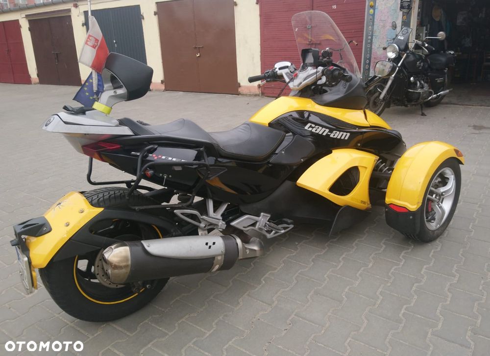 Can-Am Spyder - 10