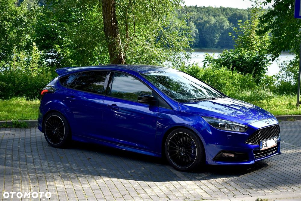 Ford Focus 2.0 EcoBoost ST mit Leder-Sport-Paket - 1