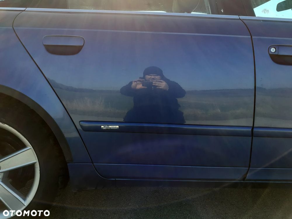 12190 Drzwi prawy tył Audi A4 B7 LZ5C - 2