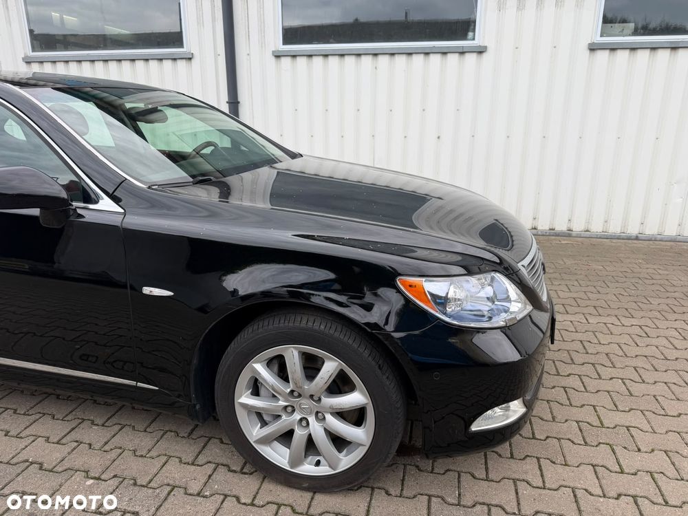 Lexus LS - 3
