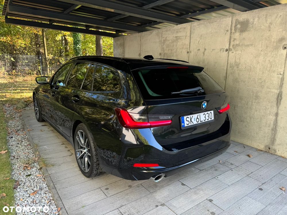 BMW Seria 3 2022 photo 2