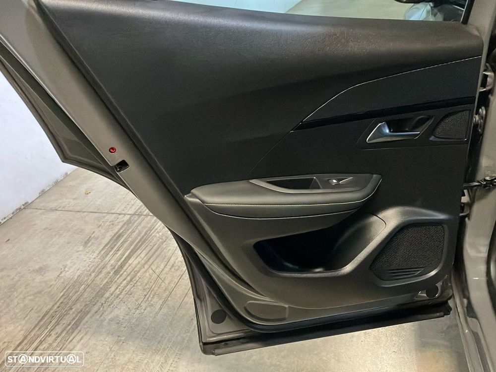 Peugeot e-2008 50 kWh GT - 22