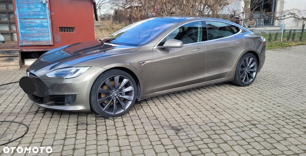 Tesla Model S - 6