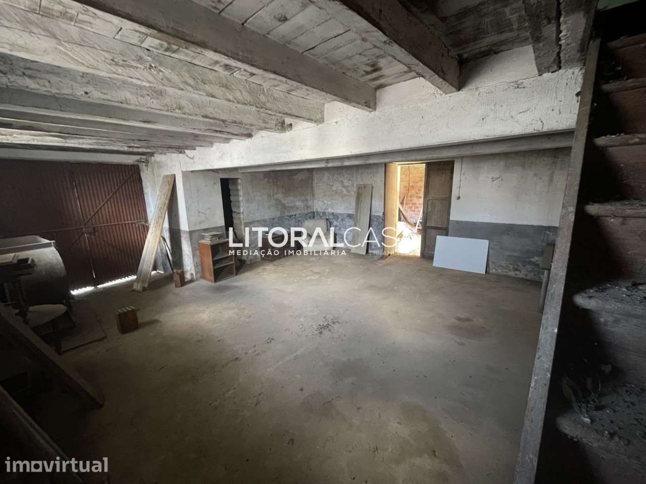 Moradia T3 para Recuperar com Terreno de 730 m² – A Poucos Minutos - Grande imagem: 3/18