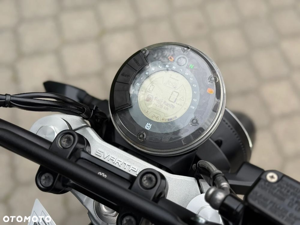 Husqvarna Svartpilen - 23