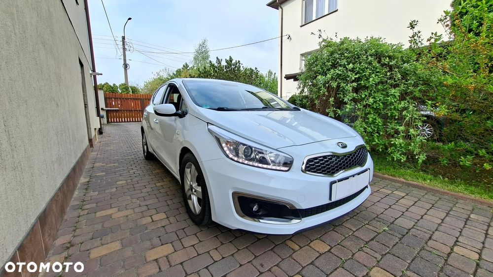 Kia Ceed 1.6 CRDi 136 ISG Dream-Team Edition - 1