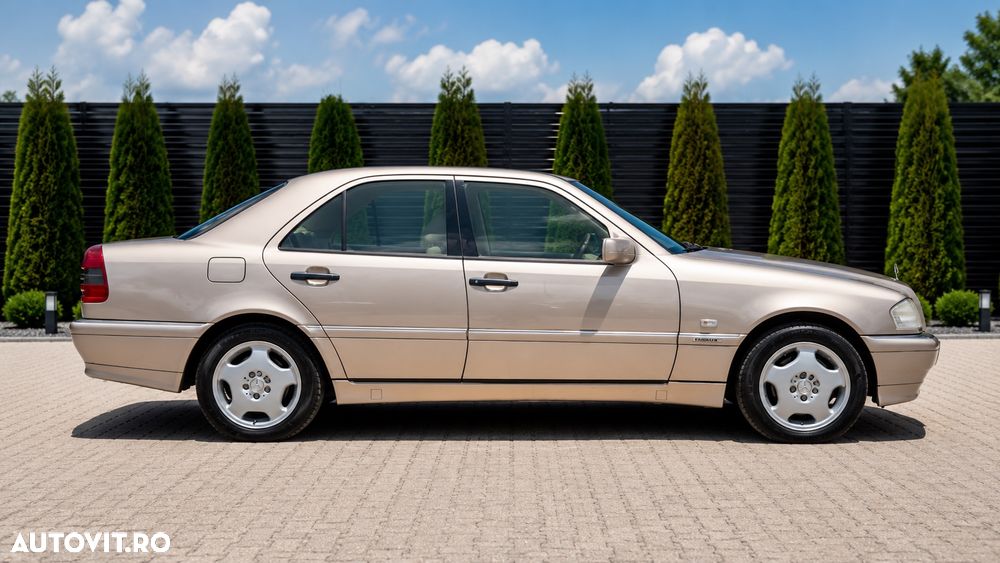 Mercedes-Benz C - 6