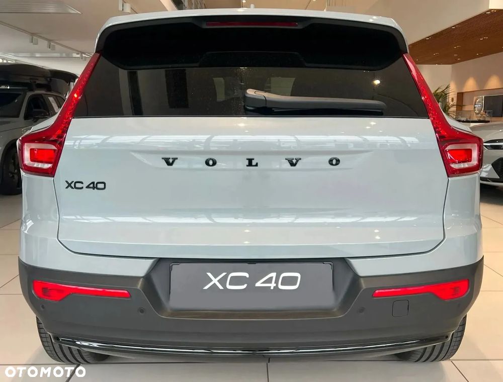 Volvo XC 40 B4 AWD Plus Dark - 6