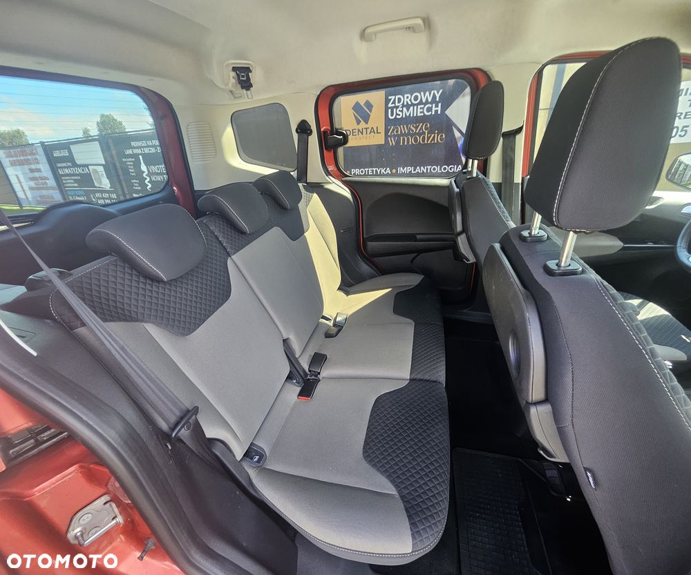 Ford Tourneo Courier 1.0 EcoBoost S&S Titanium - 27