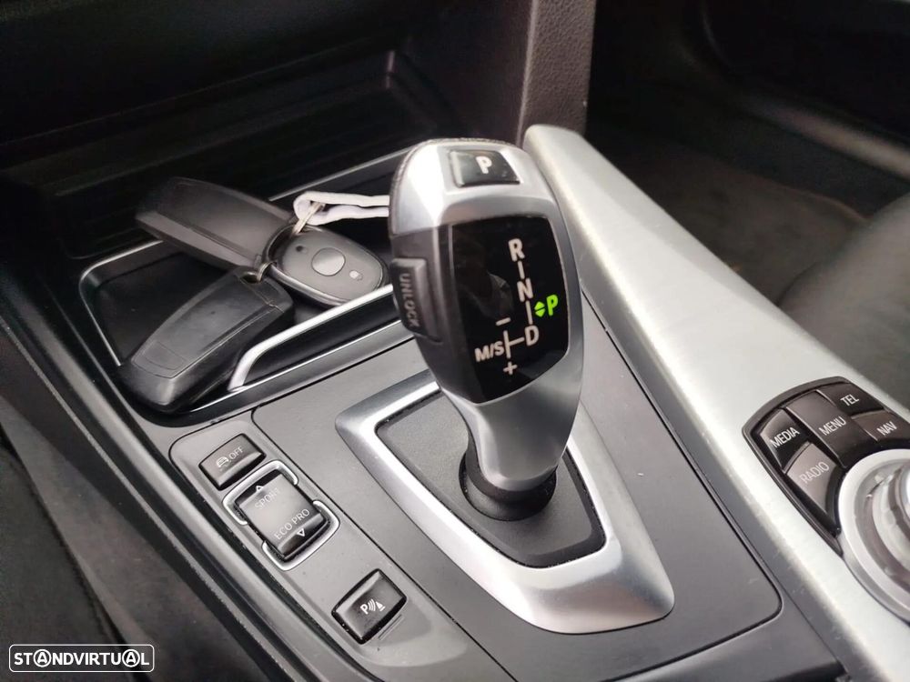 BMW 320 d Auto Pack M - 20