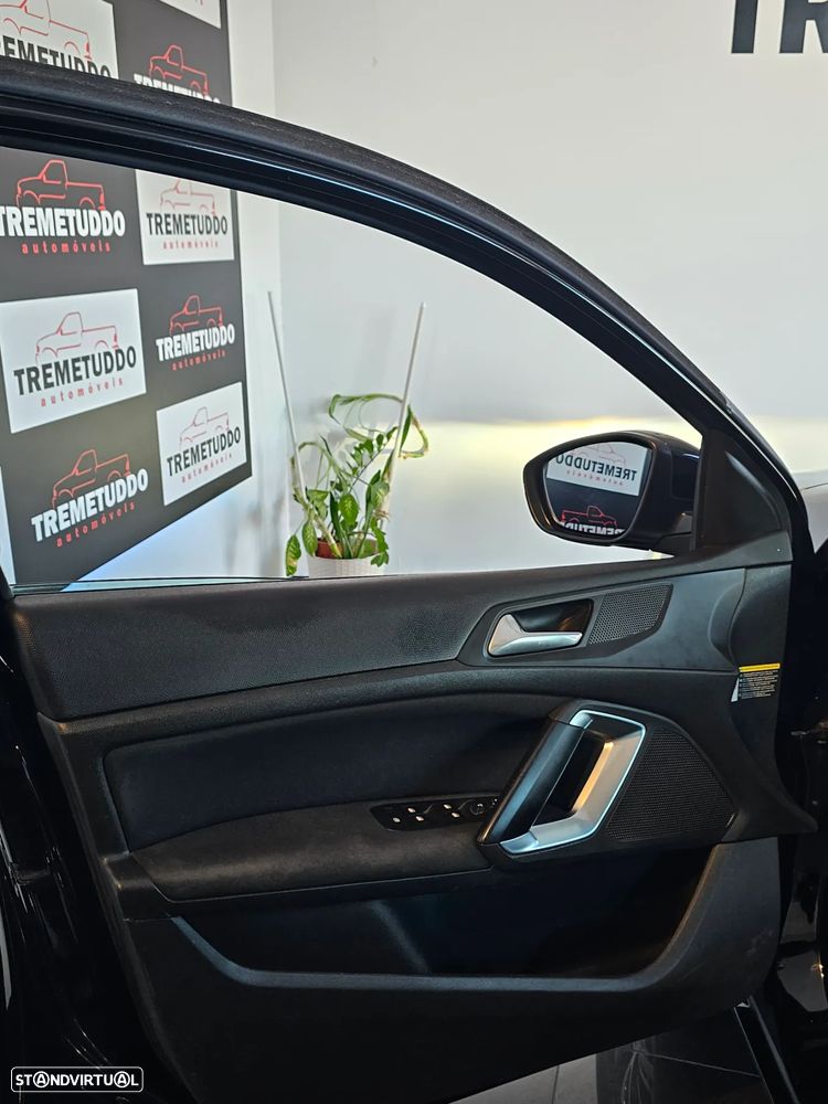 Peugeot 308 1.2 PureTech Allure EAT6 - 19