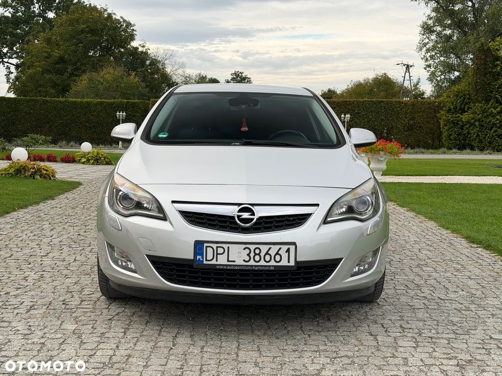 Opel Astra 2009 photo 2