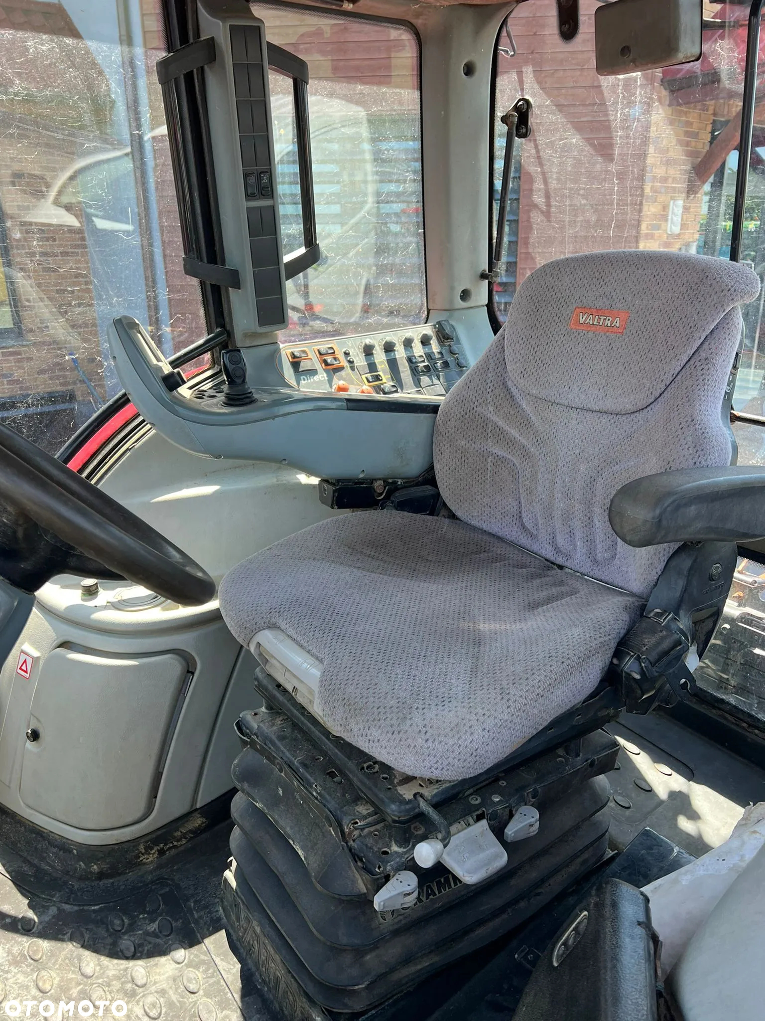 Valtra N 123 1663 DIRECT  JOHN DEERE 6330 - 12