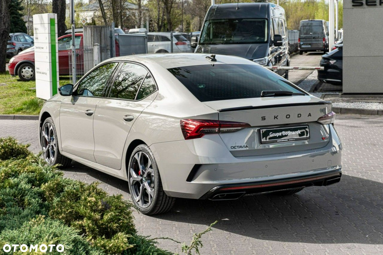 Skoda Octavia 2.0 TSI RS DSG - 11
