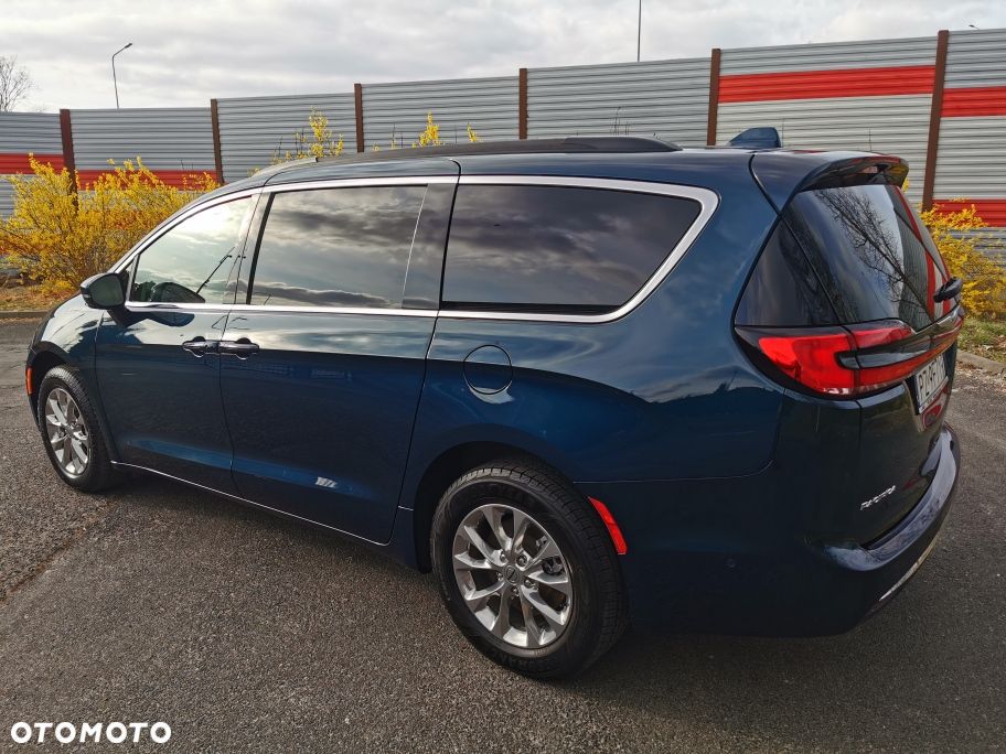 Chrysler Pacifica - 17