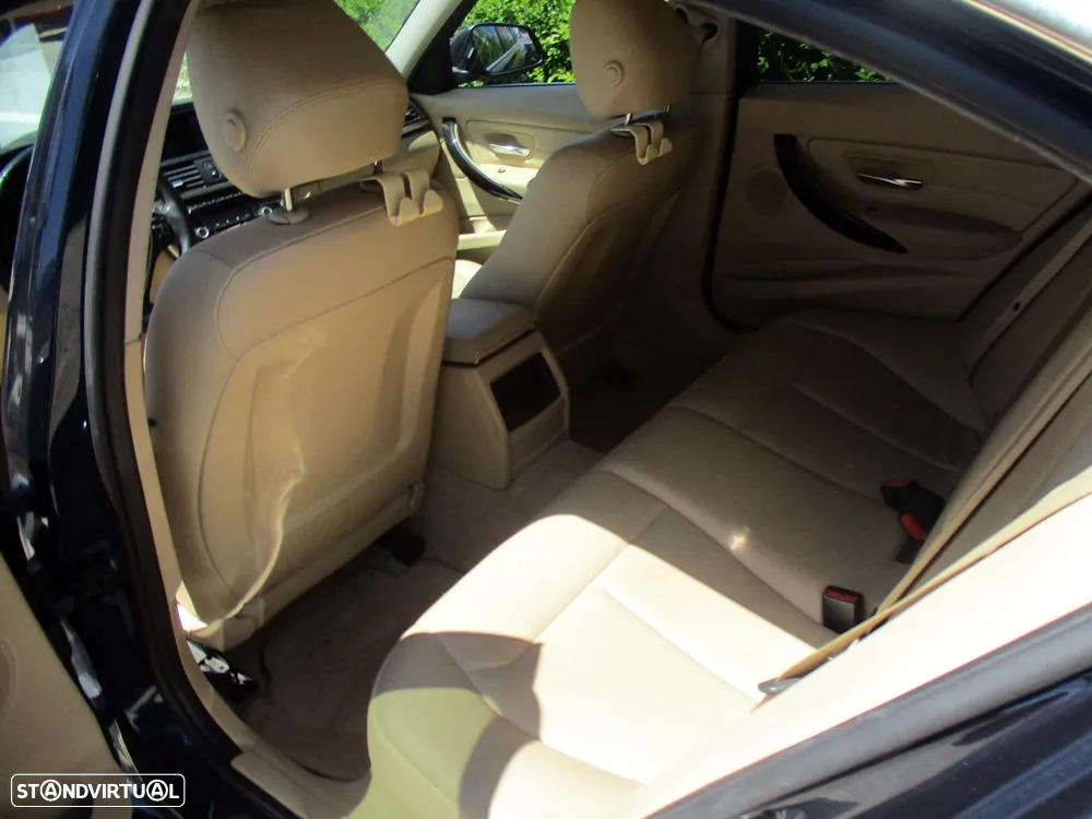 BMW 318 d Auto Exclusive - 30