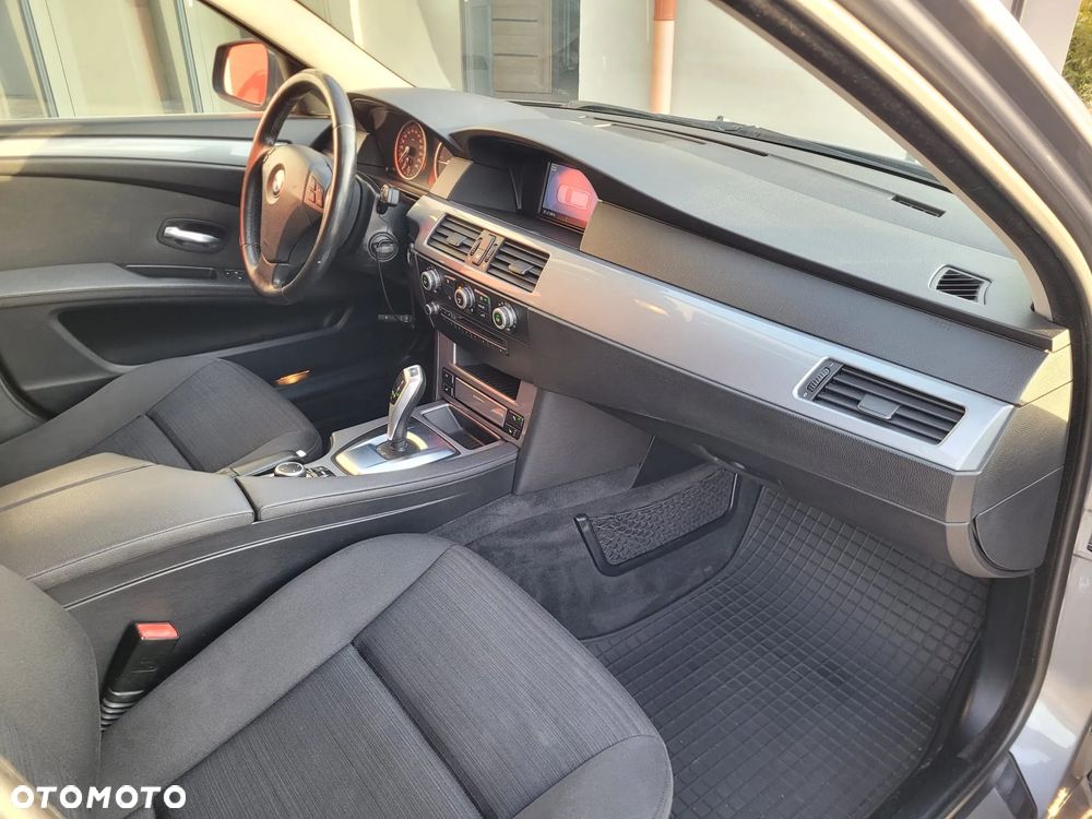 BMW Seria 5 520d - 24