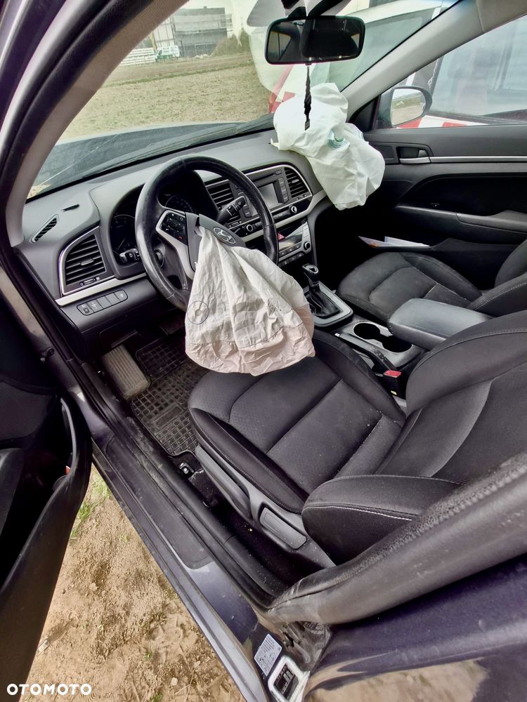Hyundai Elantra 1.6 Classic + - 2