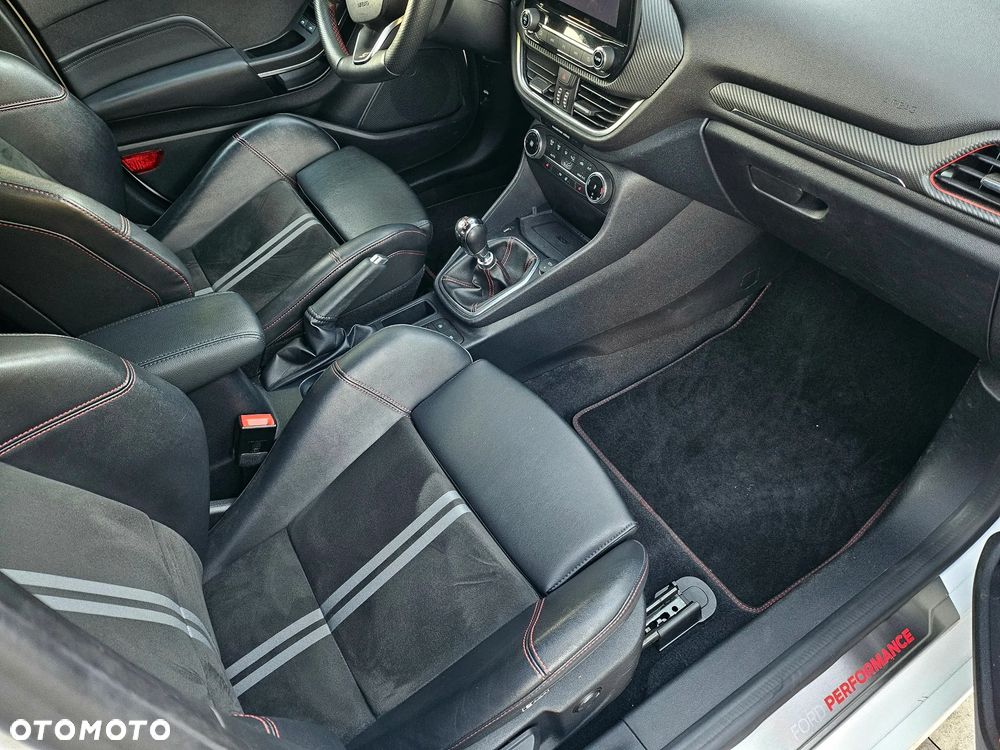 Ford Fiesta - 25