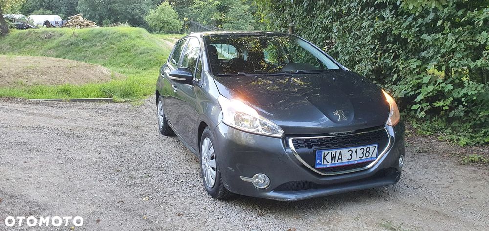 Peugeot 208 - 1