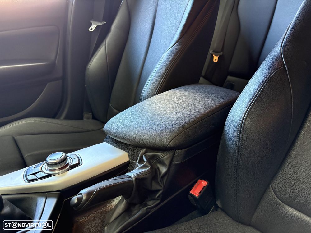 BMW 116 d Sport Line - 37
