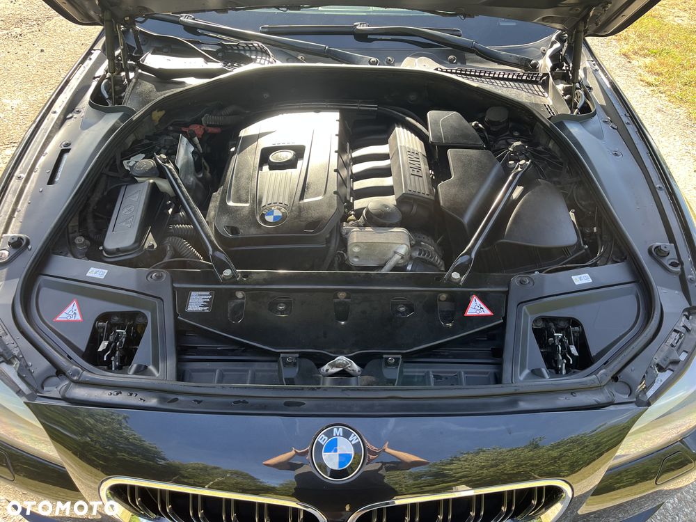 BMW Seria 5 523i - 34