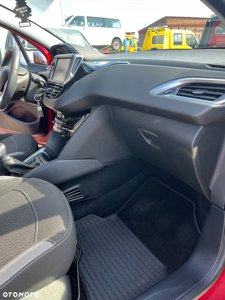 Peugeot 208 1.2 PureTech Allure - 17