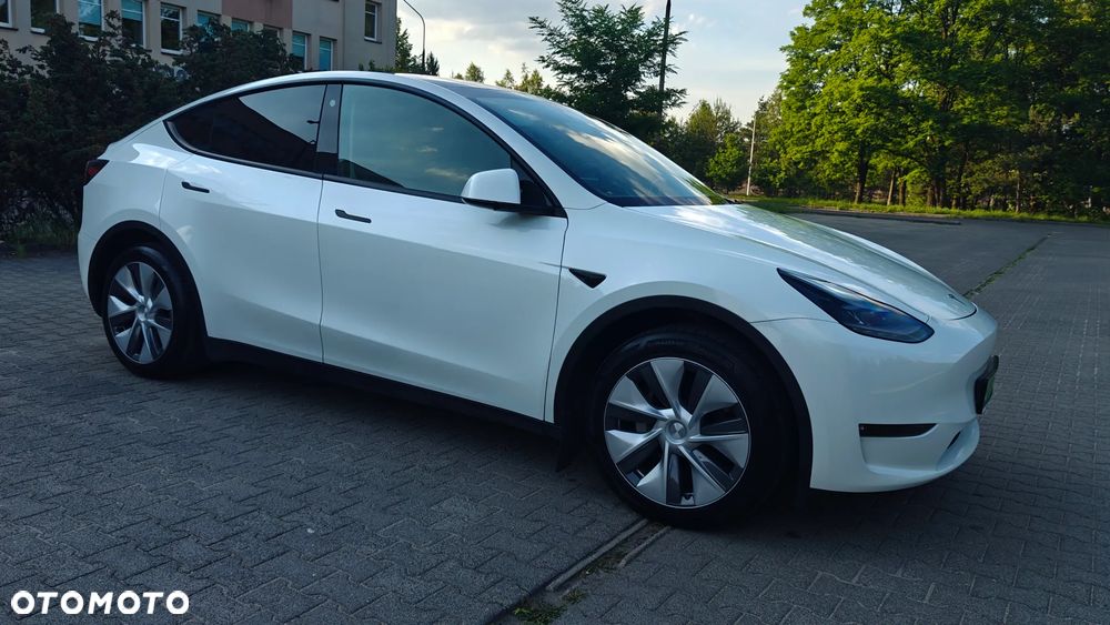 Tesla Model Y Long Range Dual Motor AWD - 13