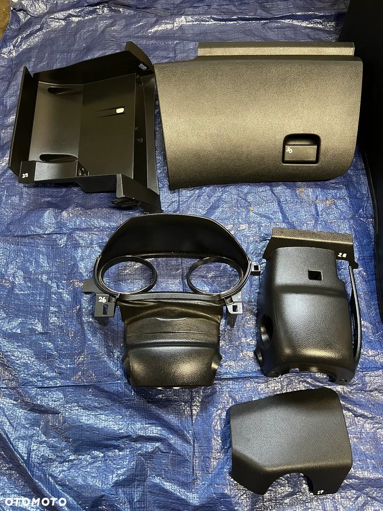 Nissan Qashqai II J11 TUNEL PODŁOKIETNIK UCHWYT NA KUBKI BOCZEK TUNELU SKÓRA  96966 4EA1A 96992 4EH0A  969RK 969RJ CENY W OPISIE 68510 4EH0A  96966 4EA1A 969XC 4EH0A 68104 4EH0A 96992 4EH0A  969RK 969RJ 84997 4EA0A 68520 4EA0A - 7