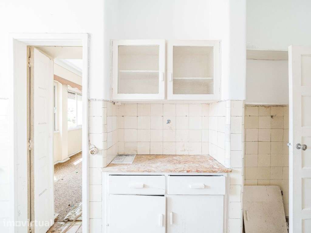 Apartamento T4 para Remodelação Total em Alvalade - Lisboa - Grande imagem: 3/48