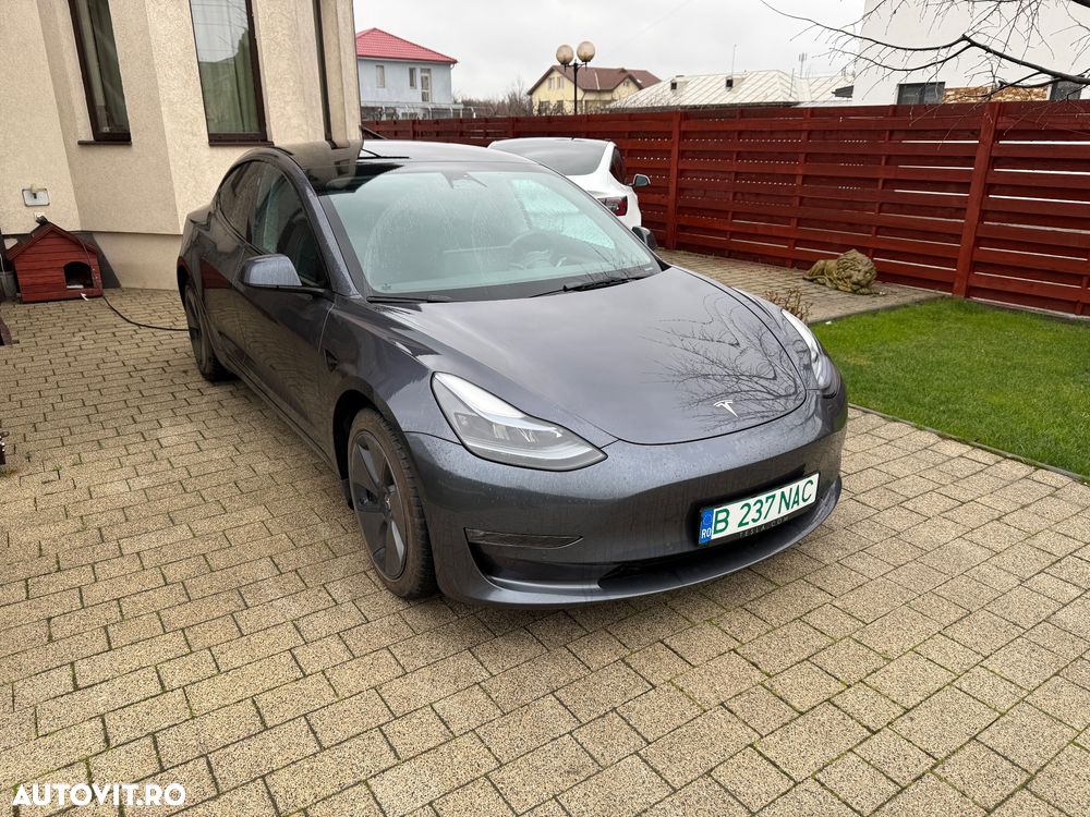 Tesla Model 3 - 1