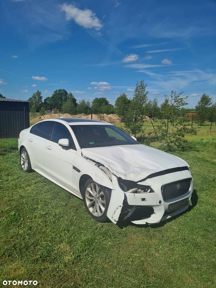 Jaguar XF 2.0 i4D AWD R-Sport - 9