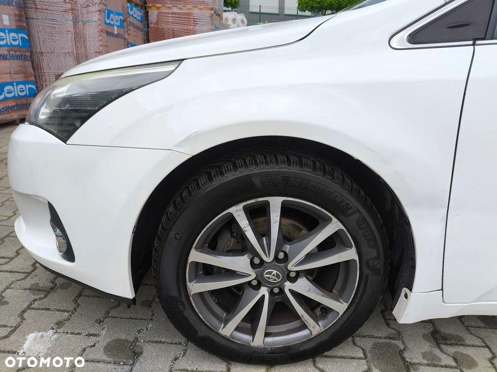 Toyota Avensis 2.0 D-4D Premium - 4