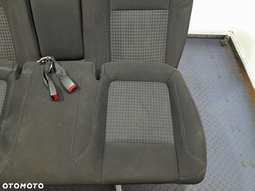 DODGE CHALLENGER III LIFT 15- FOTELE KANAPA SIEDZISKO OPARCIE TYŁ - 5