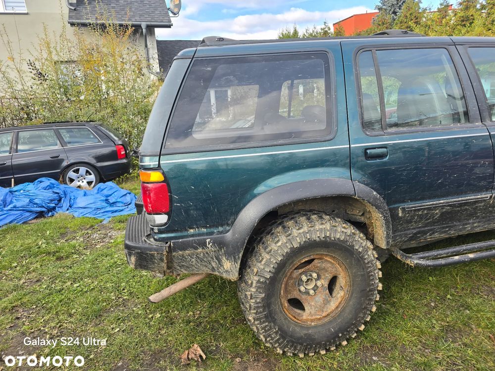Ford Explorer Standard - 3