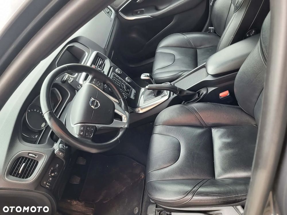 Volvo V40 T2 Momentum - 9