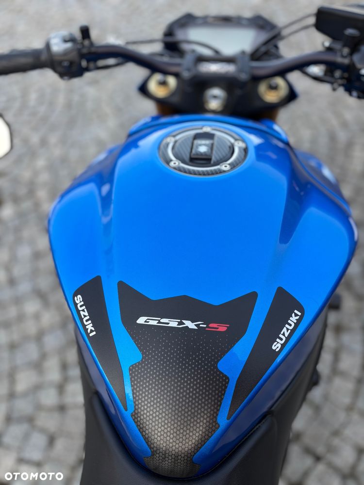 Suzuki GSX - 28